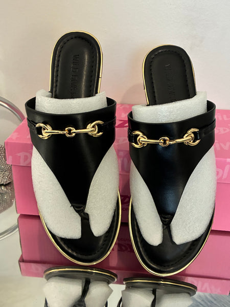 The Monaco Gold Horsebit Detail Thong Flat Sandal – Black