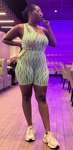 Green Wave Print Two-Piece Set – Bold & Stylish Matching Outfit
