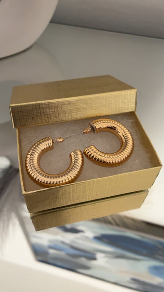 Luxe Ribbed Gold Hoop Earrings